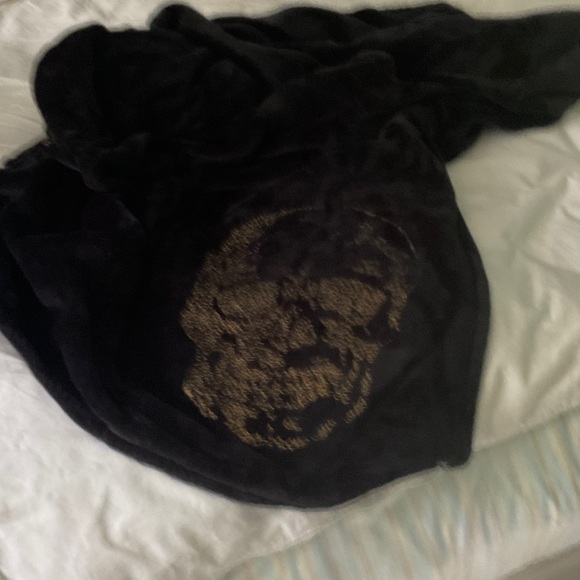 Black Blanket with Gold Skull Design - Picture 1 of 3